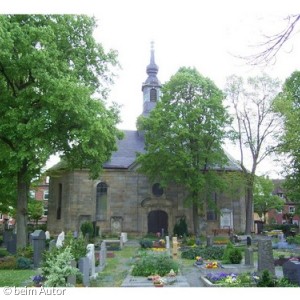 Das Foto zeigt die Gottesackerkirche auf dem Stadtfriedhof